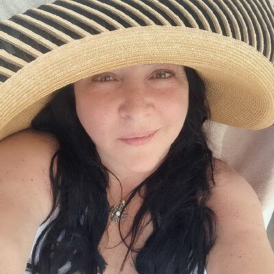     Лолита Милявская уехала в Болгарию и сдала обратный билет