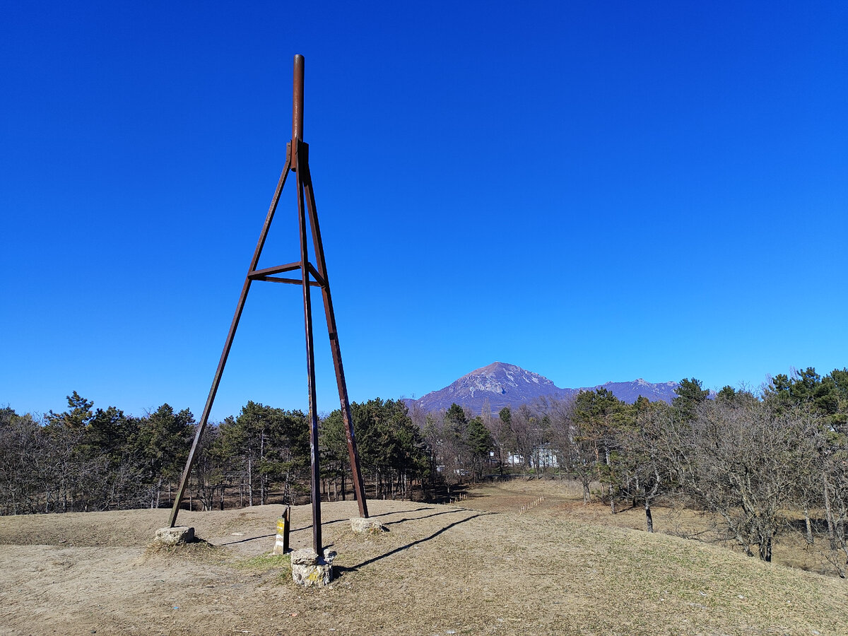Вид на Бештау с Новопятигорского кургана (февраль 2024 года)