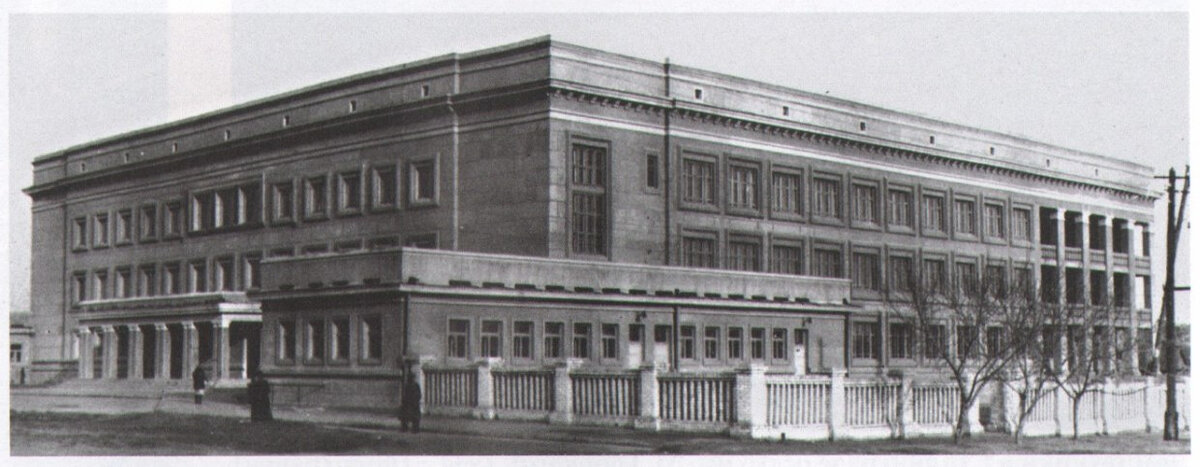 Здание больницы водников, довоенный снимок