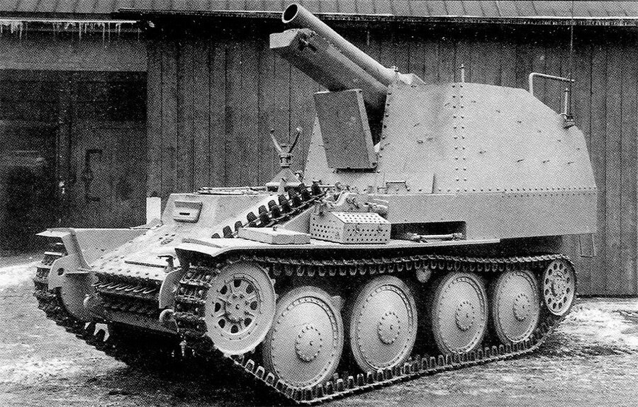 Немецкая самоходная артиллерийская 150-мм установка Sturmpanzer 38(t). 
