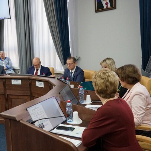 Генеральный план Иркутска утвержден городской думой на 60-м очередном заседании. Как сообщает пресс-служба городского парламента, в нем учтены необходимые нормативно-правовые акты всех уровней, проанализированы и приняты в работу действующие документы стратегического и территориального планирования, градостроительного зонирования, утвержденные проекты планировок, разработанные концепции Единой набережной, а также предместий Знаменское и Жилкино.