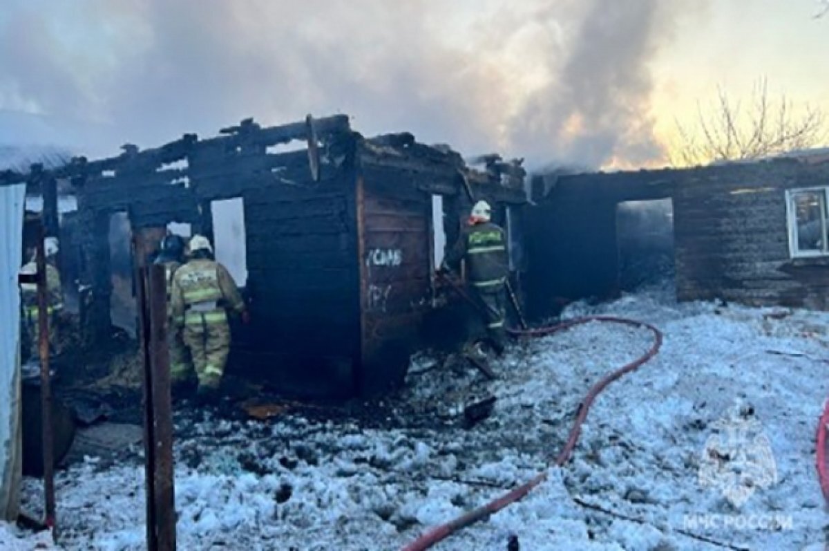    Под Самарой произошел большой пожар - загорелись 2 частных дома