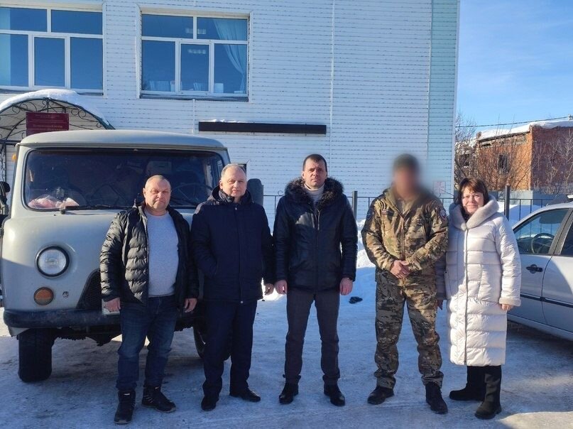    Жители Кваркенского района передали бойцам СВО продукты, масксети и окопные свечи Кристина Просвиркина