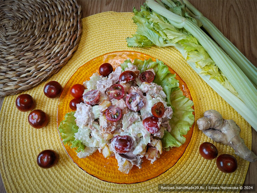 Салат из стеблей сельдерея с яйцами