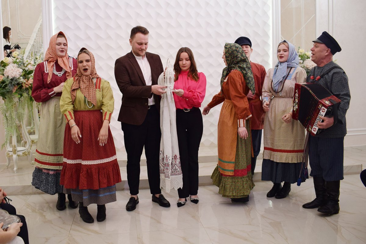    В Новомосковске передали огонь семейного очага