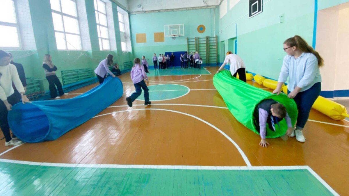 На уроках физкультуры в школах - участницах проектов с этого учебного года активно используются туннели-рукава…