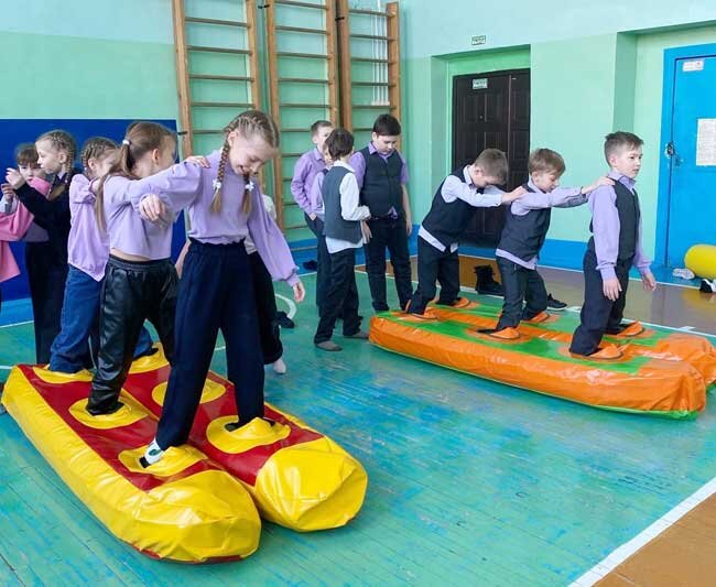 … и надувные командные лыжи