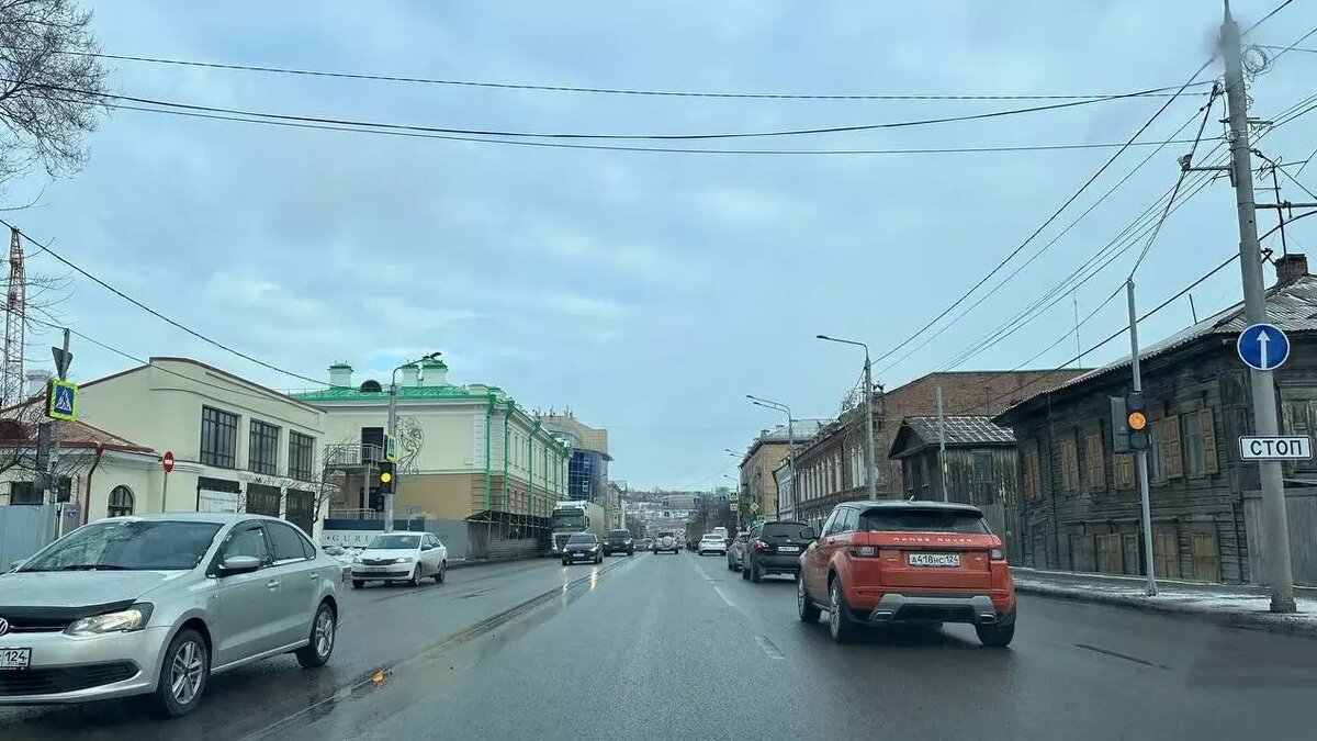     В историческом центре Красноярска у стройплощадки элитной многоэтажки поставили новые светофоры. Узнали, зачем они там.