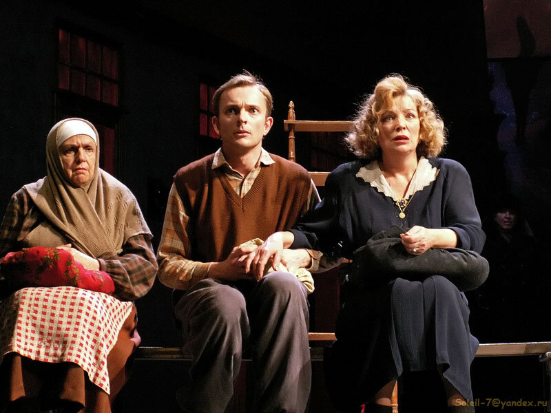 Артисты Ирина Карташева, Алексей Смирнов, Ольга Остроумова в спектакле "Серебряный век". .Фото - Яндекс-картинки