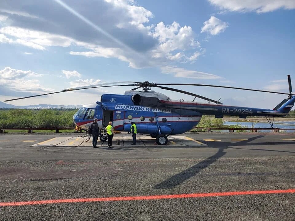  Фотография  из путешествия одной такой моей родственницы. На плато Путорана их  группа летала на вертолете - заплатив за это огромные деньги.