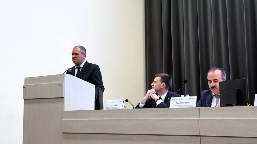 Министр сельского хозяйства и продовольствия Ростовской области Константин Рачаловский, декан факультета «Агропромышленный» ДГТУ Дмитрий Рудой, член-корреспондент РАО, ректор ДГТУ Бесарион Месхи на Агропромышленном форуме юга России.