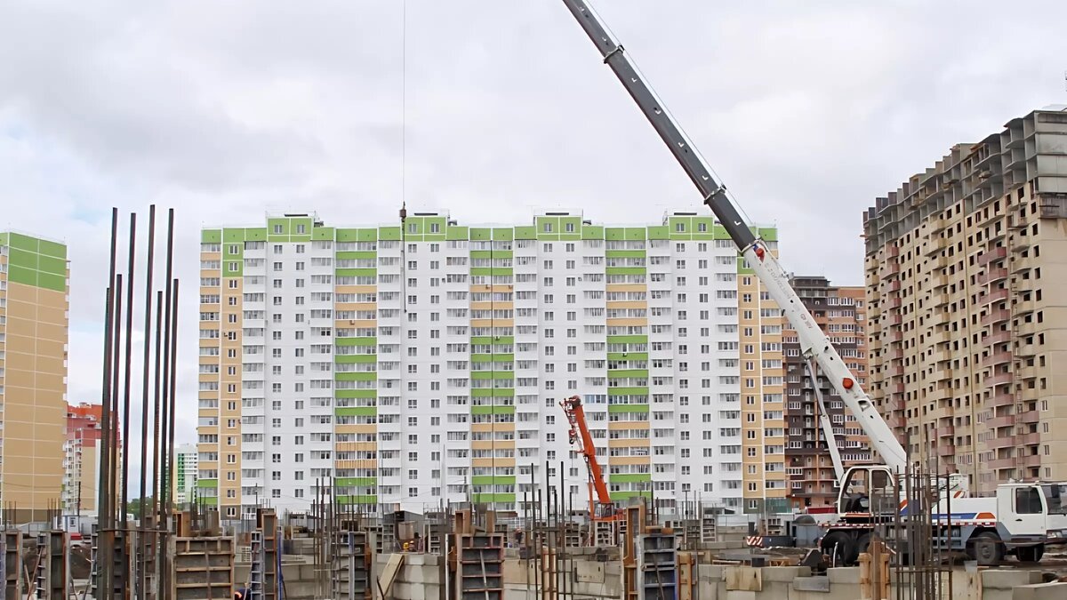     Росреестр подсчитал, что в 2023 году на Кубани было совершено более 335 тысяч сделок с недвижимостью.