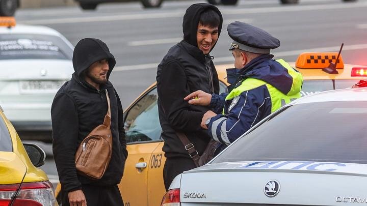 Много парней ебут девку. Смотреть много парней ебут девку онлайн