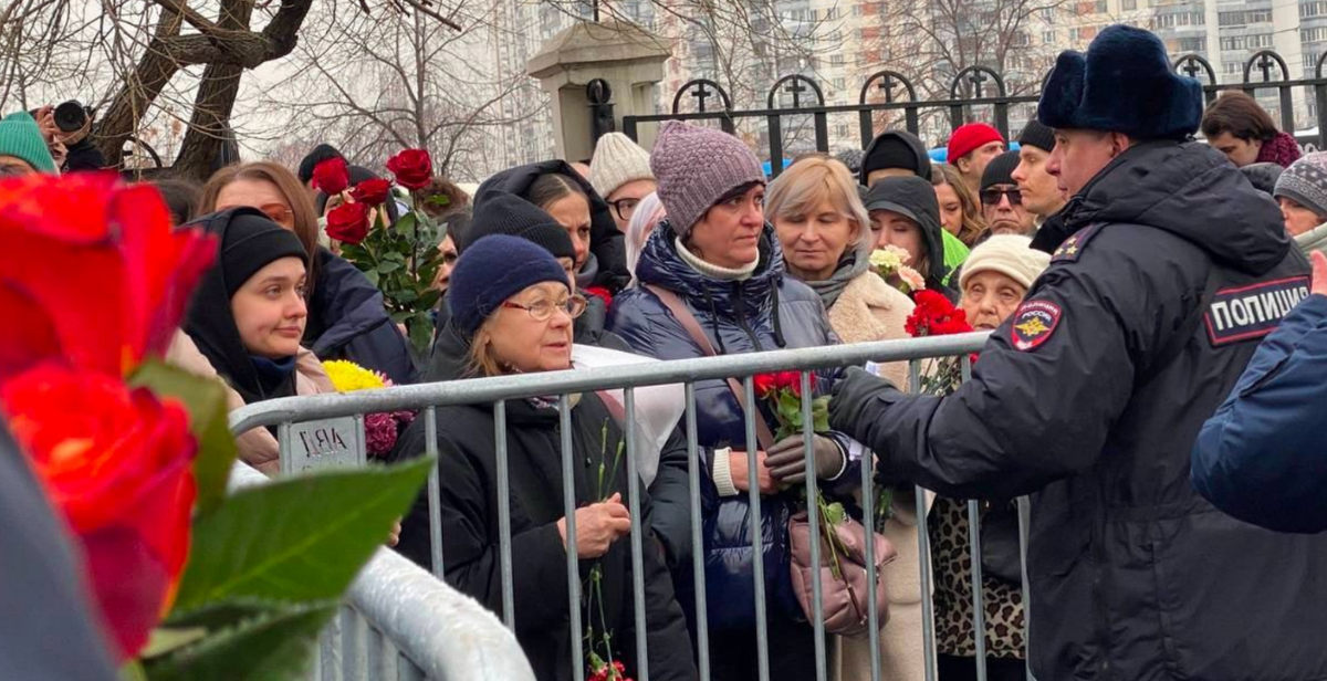 москва люди. все люди москвы. люди на улице. москва люди. москва люди.