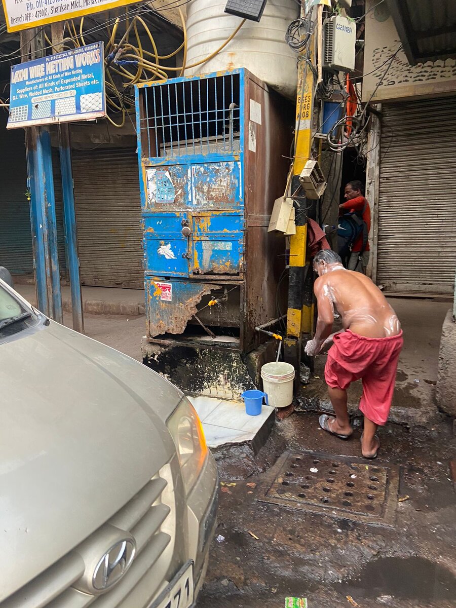Ну собственно в данном случае нормальная индийская практика , как оказалось.