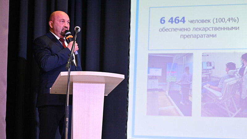 ▲ На коллегии министр Константин Пахоменко рассказывал, каких грандиозных успехов
     удалось достичь калужскому здравоохранению