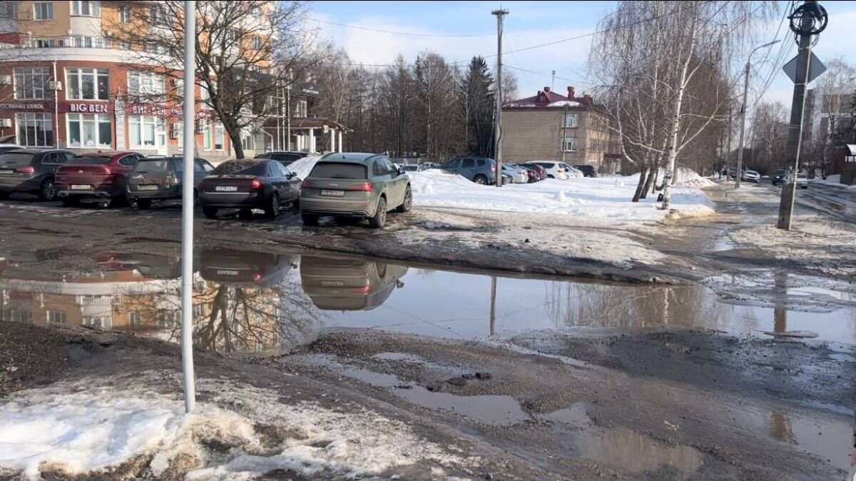 Западни, шиномонтаж и юристы: куда ведут водителей разбитые орловские  дороги | «Орловские новости» | Дзен