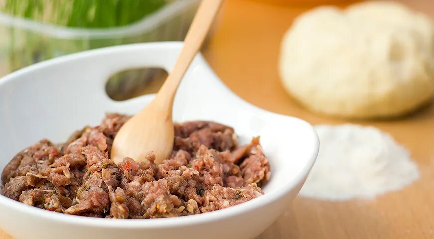 Эчпочмак можно приготовить с любым мясом, кроме свинины