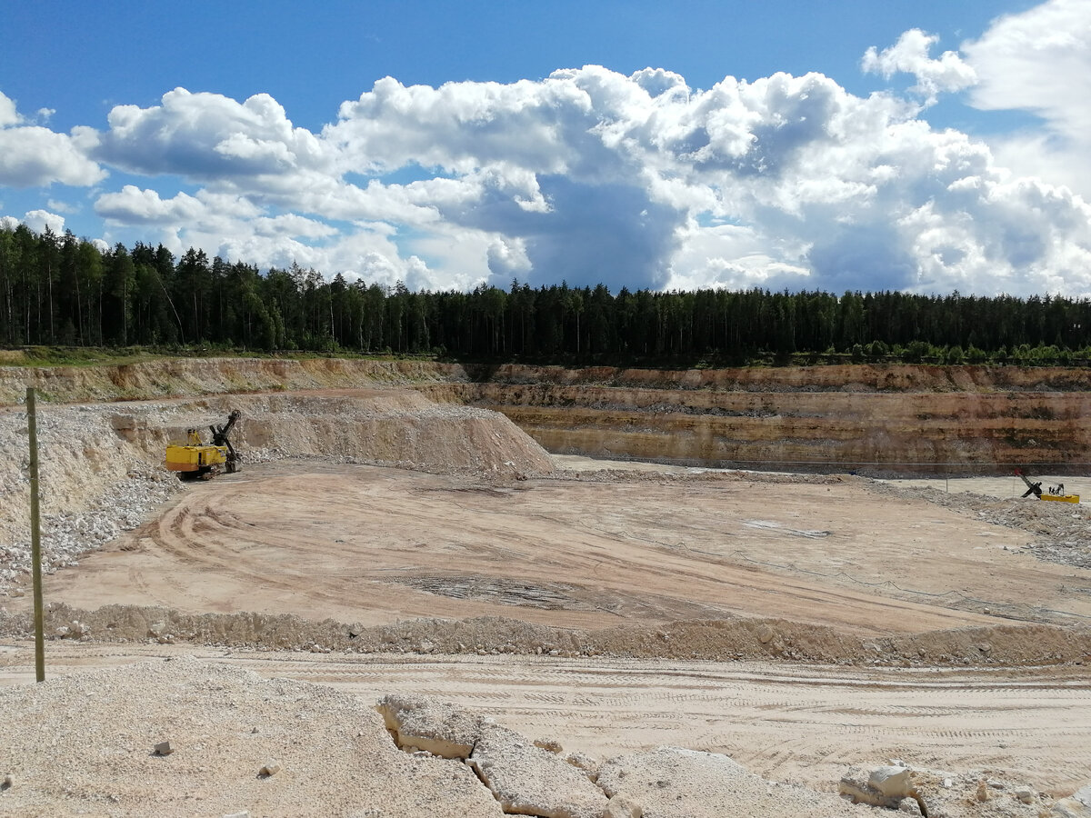 Карьер по добыче нерудных материалов