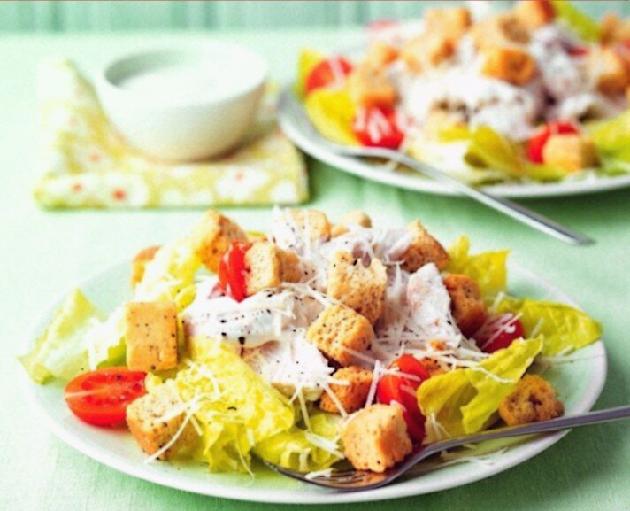 Пикник под Открытым Небом: Цезарь Салат с Антуражем