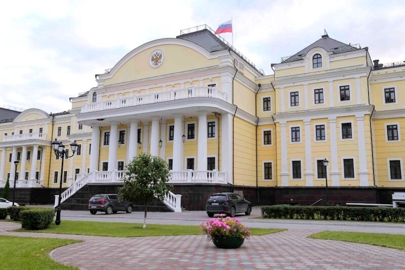 Здание на месте снесенной усадьбы