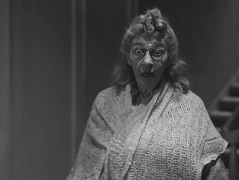 Хамов в нашей стране не так уж много, но расставлены они так, что встречаются на каждом шагу. Чего уж греха таить – наше общество далеко не идеально. Да и, наверное, не только наше.-2