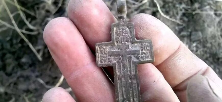 Некоторые кладоискатели не берут кресты, считая это плохой приметой