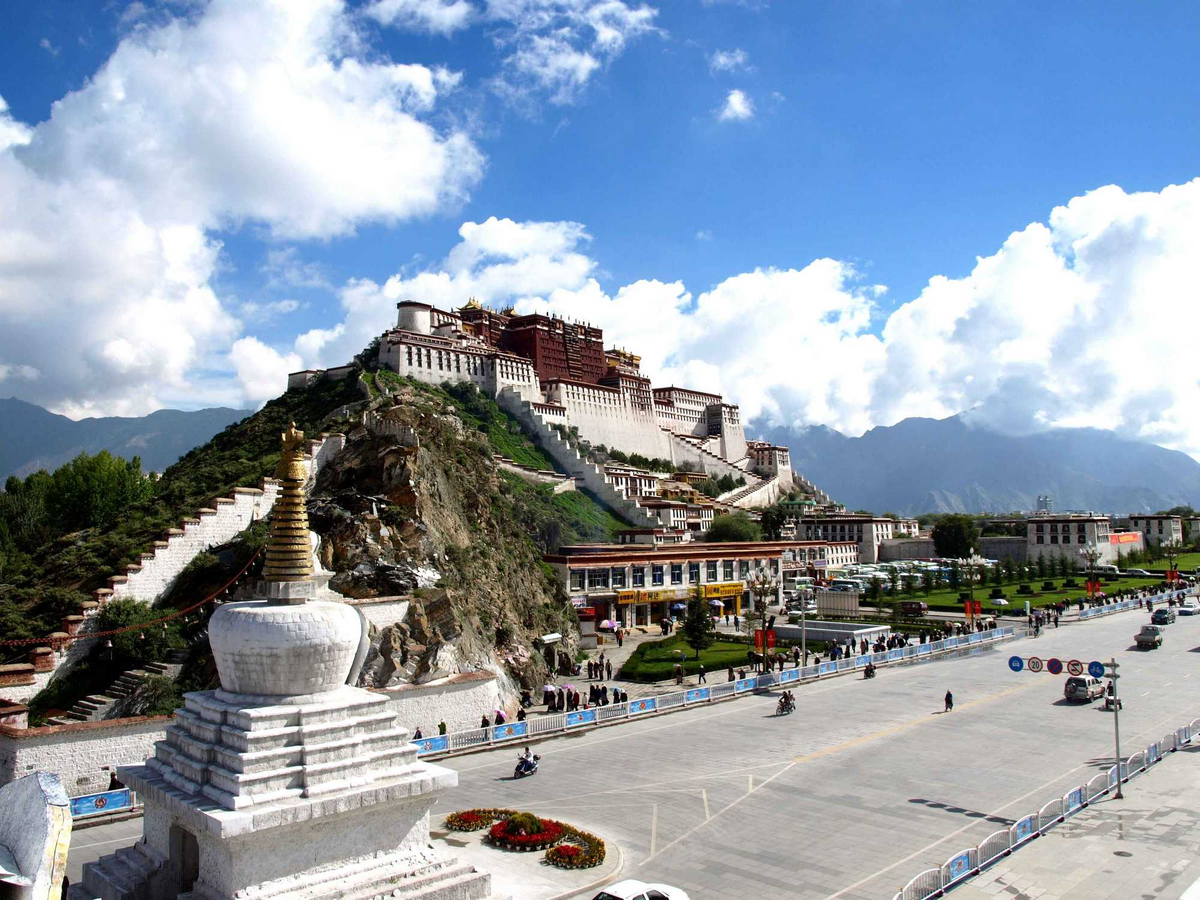 Источник :фото Яндекс картинки Современная столица Тибета – Лхаса