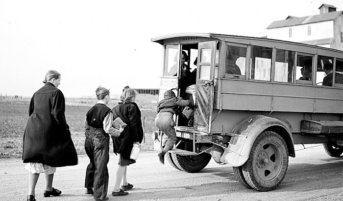 Фото из интернета. Школьный автобус 1937 года.