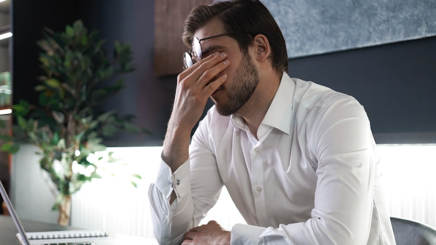 Работу как главный фактор стресса назвали 22% опрошенных россиян