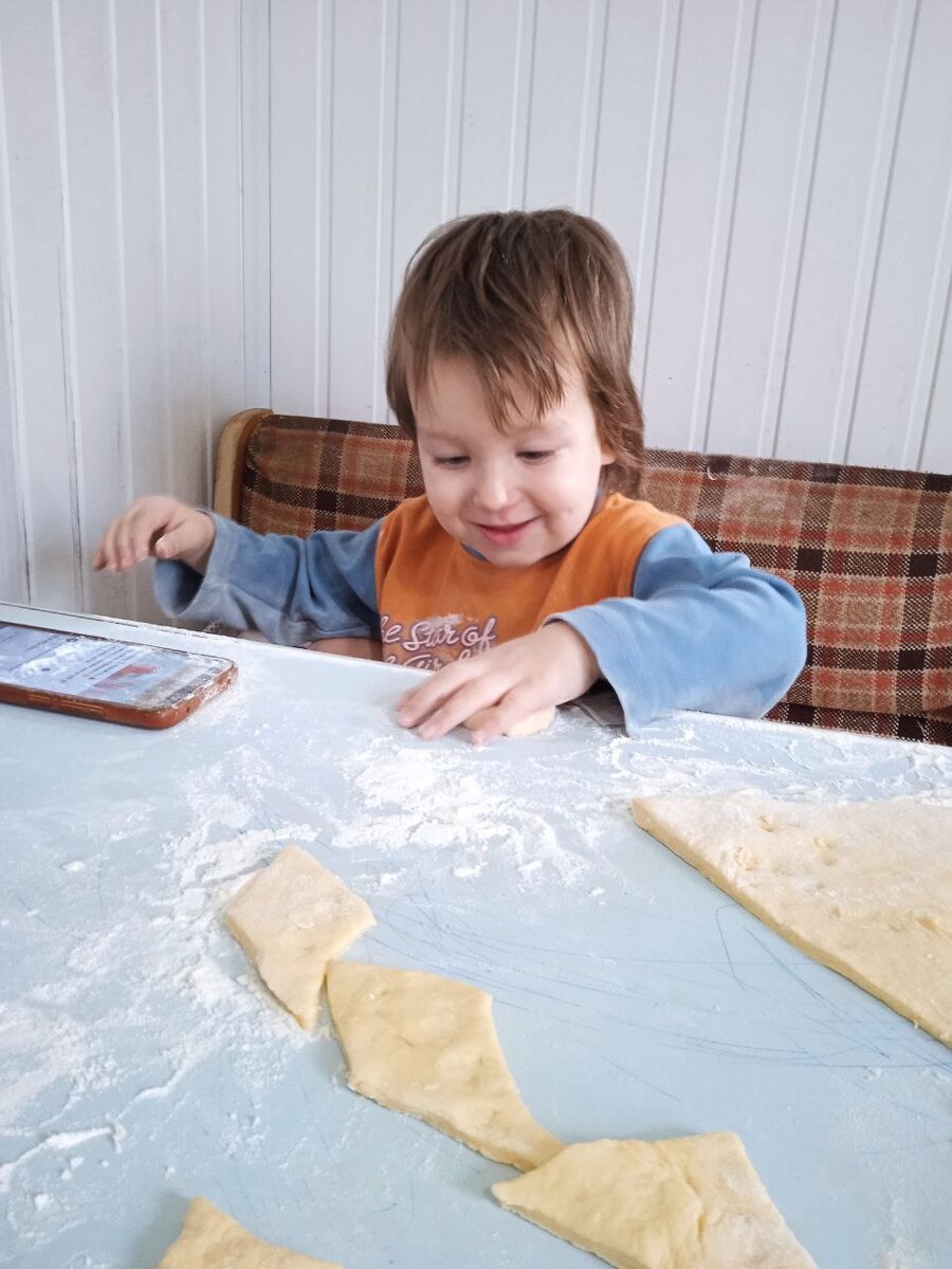 Мука - любимый ингредиент для кулинарных опытов. 