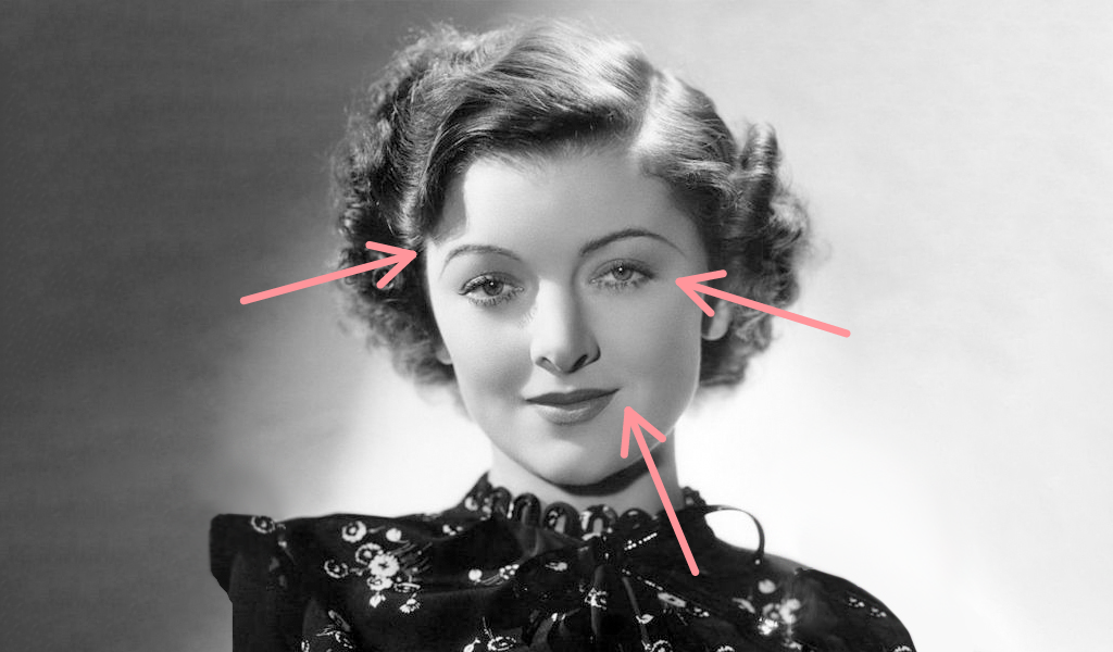 Расслабленный (ленивый) взгляд, расслабленная улыбка, элегантный макияж и причёска