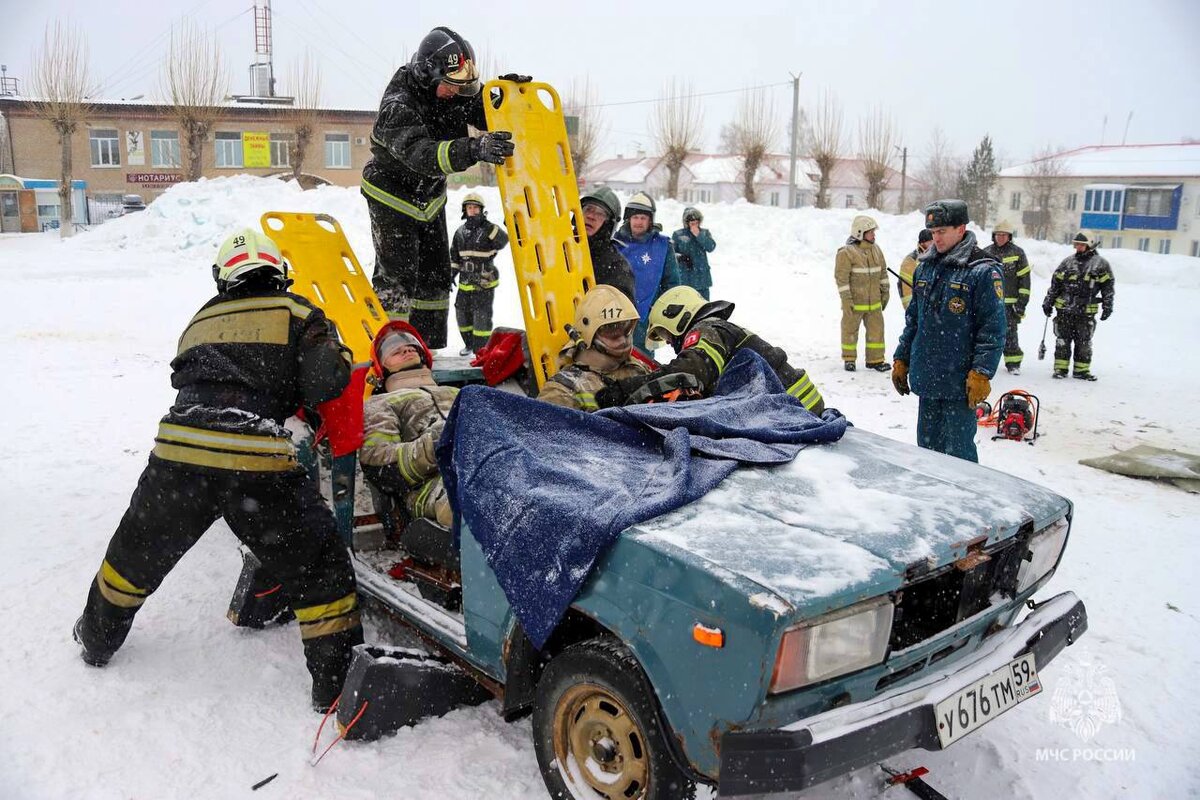 🚒 Лучшая команда Пермского края по проведению аварийно-спасательных работ  при ДТП определена | МЧС Прикамья | Дзен