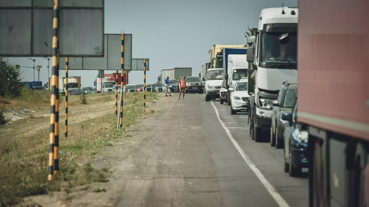 Трассу М-4 «Дон» под Шахтами парализовало пробкой в 15 километров. Что там  произошло? | RostovGazeta.ru | Дзен