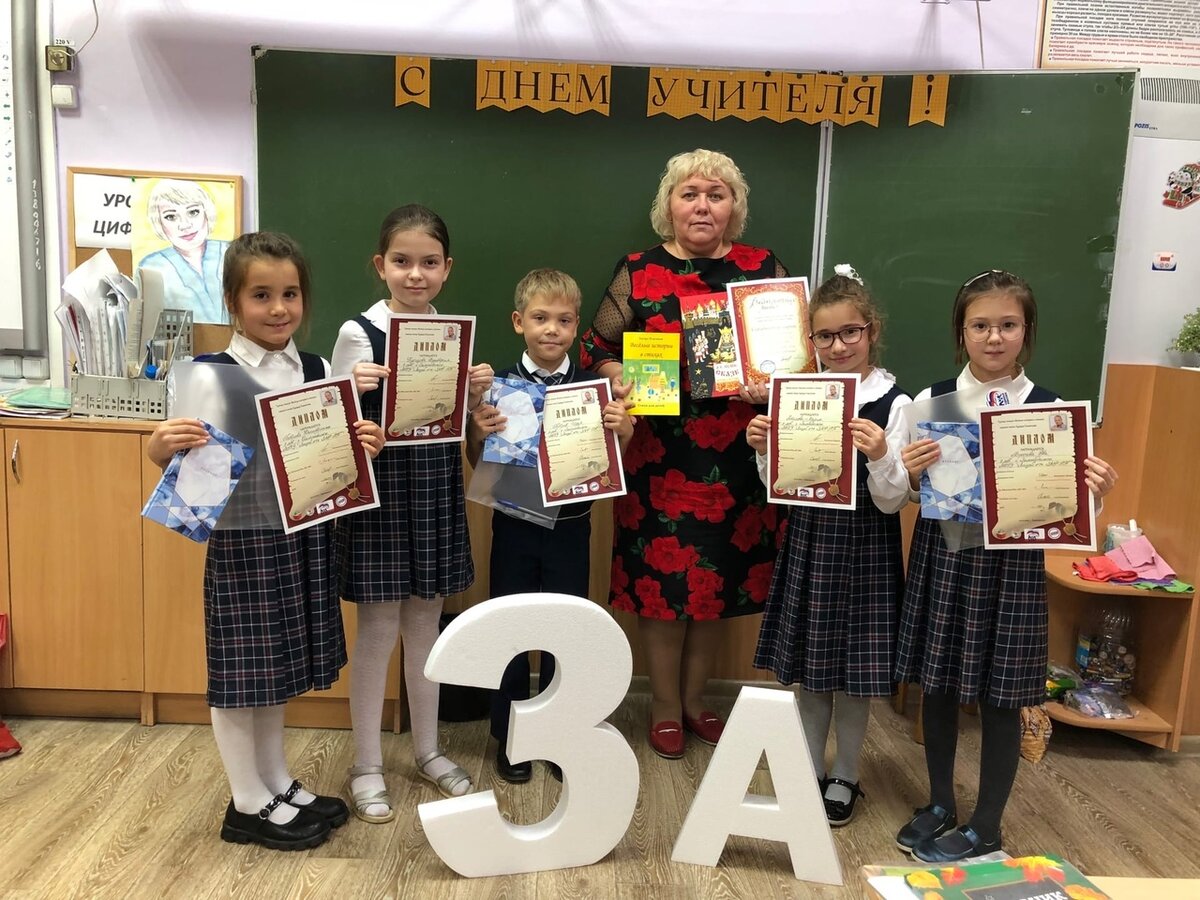 Учитель лицея № 14 Гульнара Гарифзяновна Газимзянова активно привлекает своих учеников к участию в поэтических онлайн-марафонах