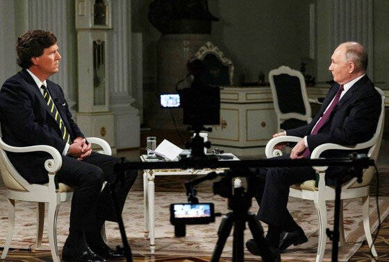    Президент РФ Владимир Путин дает интервью американскому журналисту Такеру Карлсону