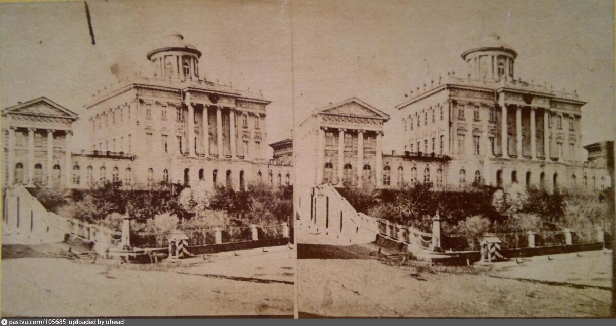 Боровицкая площадь и Дом Пашкова, 1860-1862. С сайта www.pastvu.com.