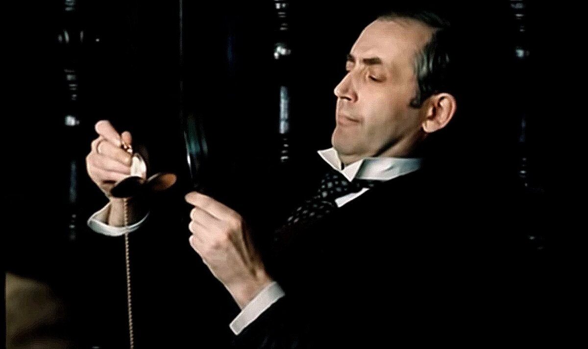 Василий Ливанов мысленно подсчитывает свой гонорар. Кадр из фильма «Приключения Шерлока Холмса и доктора Ватсона»