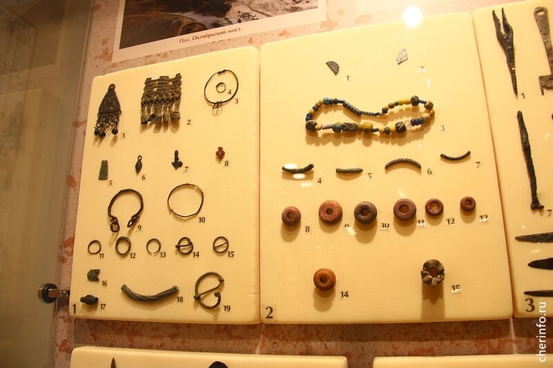    Первую экспозицию археологи открыли в конце февраля 1989 года, она называлась "Из глубины веков" и стала основой для следующих выставок