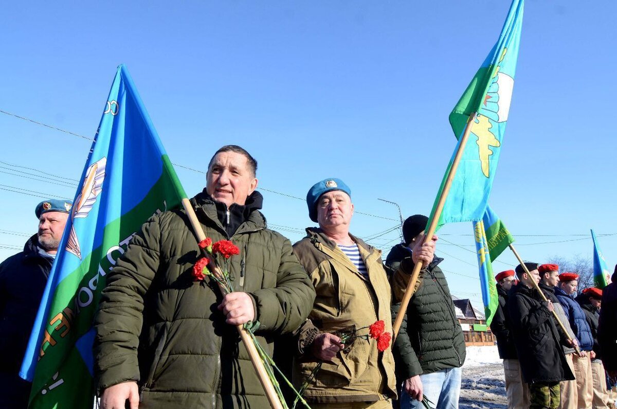  📷    В Оренбурге почтили память воинов-десантников Псковской дивизии ВДВ Марина Шарт