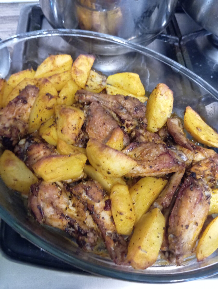 Крылышки с картофелем