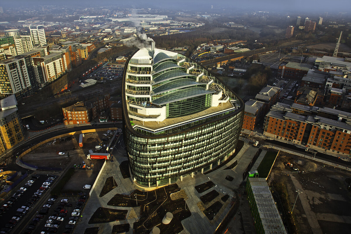 Здание "One Angel Square" в Манчестере, Великобритания