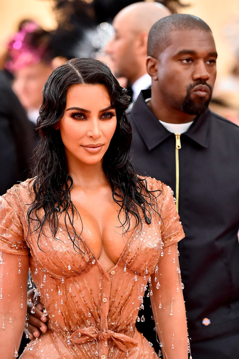 жена канье уэста в одних колготках. бьянка цензори. без нижнего белья. ходит без брюк. жена кэни уэста.