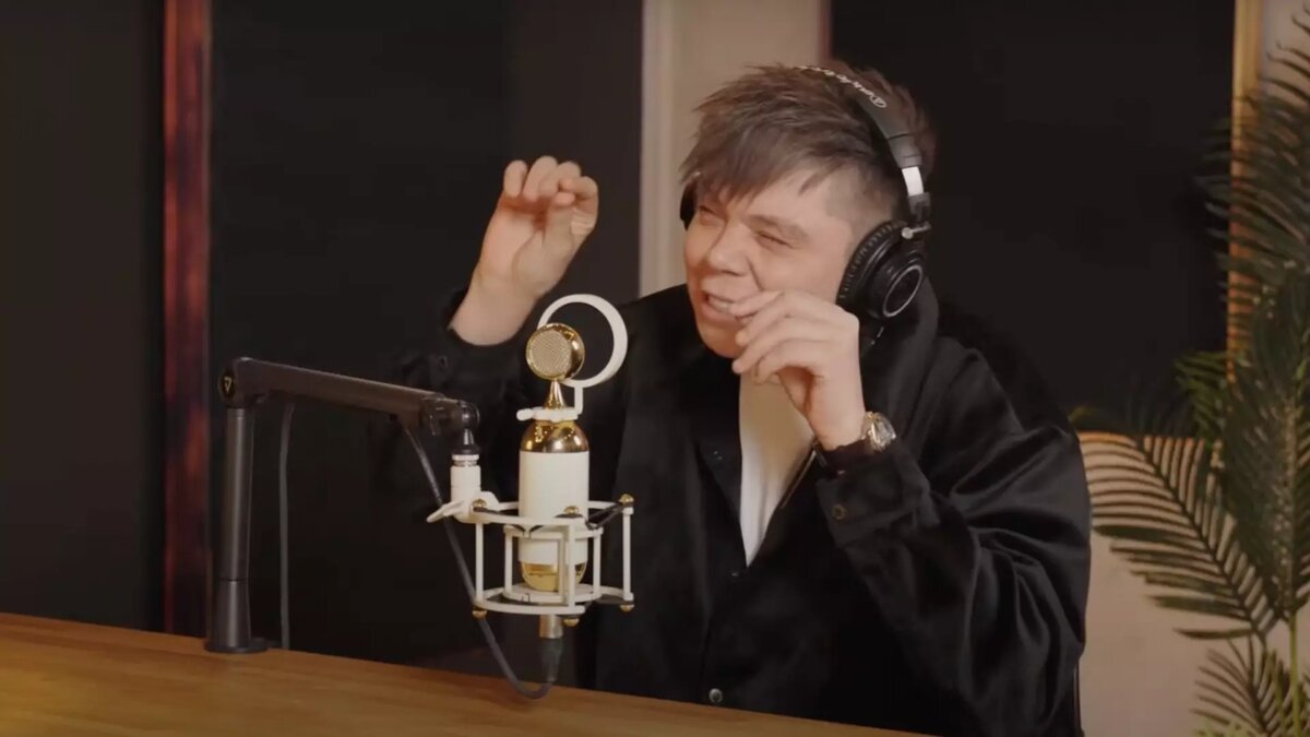     Татарский и башкирский исполнитель Элвин Грей (Радик Юльякшин) признался, что страдает от двусторонней тугоухости. О проблеме он рассказал YouTube-каналу «Первая Союзная».