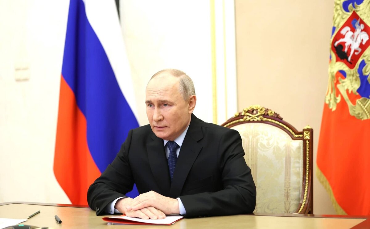 Фото: с сайта Кремля (http://static.kremlin.ru/media/events/photos/big2x/aVgc1jY2V52nEquiPRKivo2p2mBAqFMM.jpg)