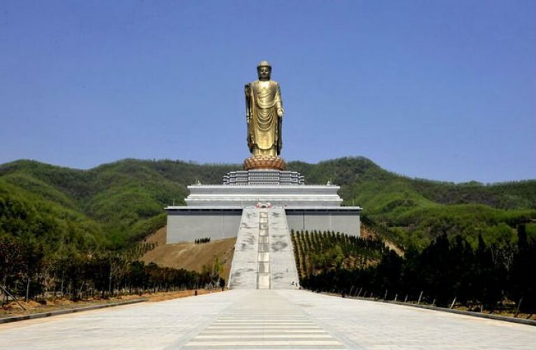 Будда весеннего храма китай. Статуя будды вайрочана. Весенний будда статуя. Будда весеннего храма, хэнань. Будда весеннего храма китай.