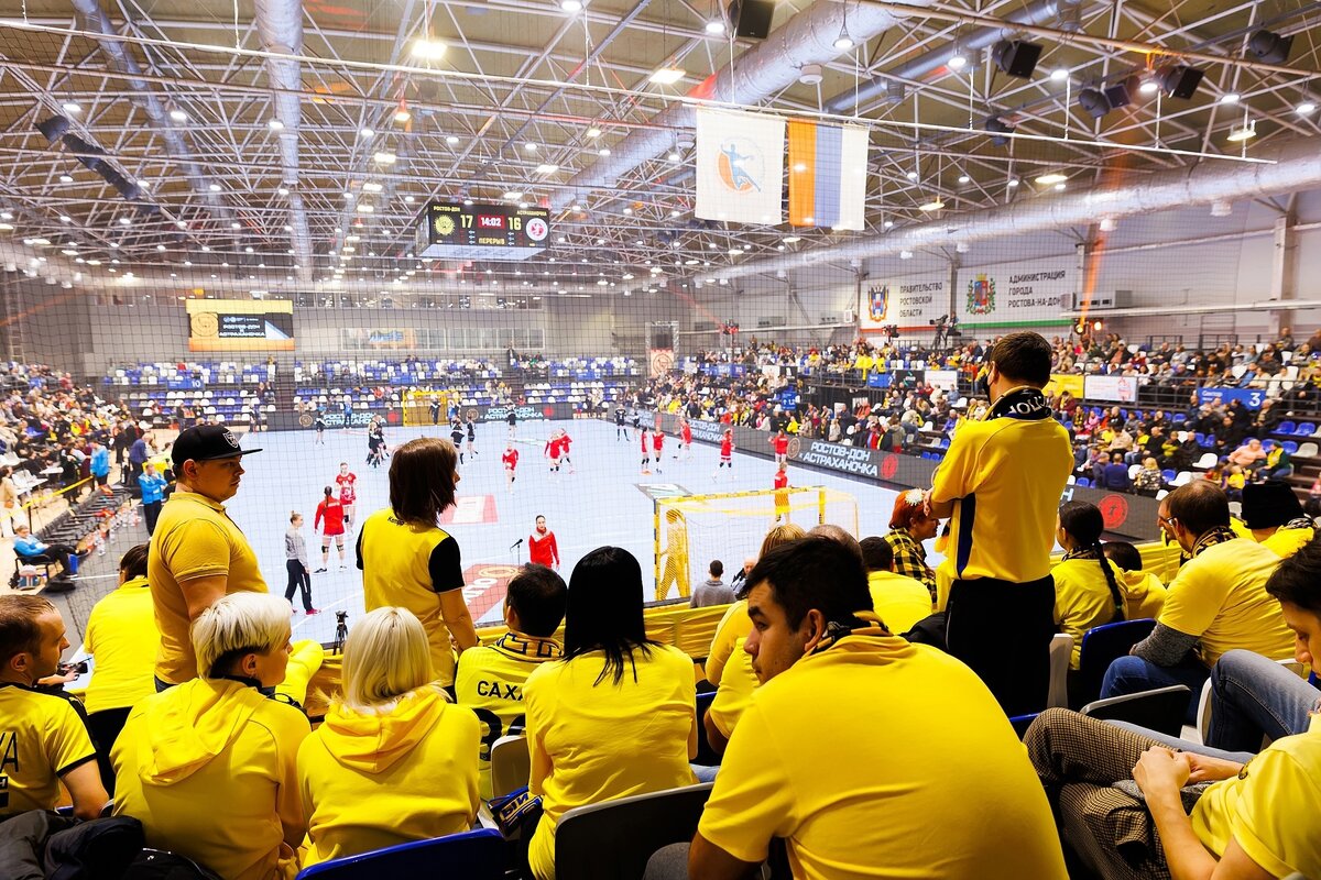 Временный дом "донских красавиц" — крытый футбольный манеж