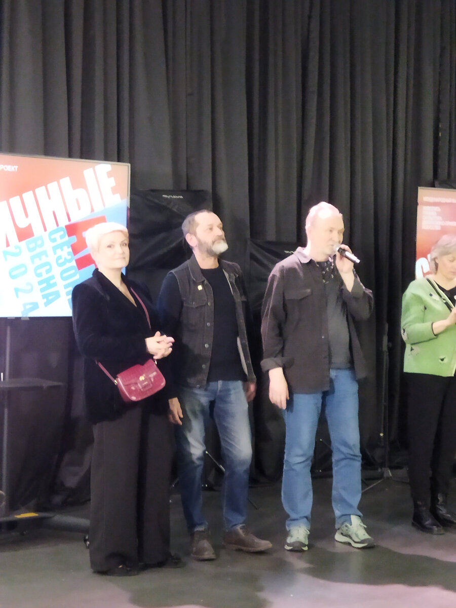 Директор галереи Анна Багратуни, художник Дмитрий Хромов, директор и художник ЦИ Арт-Коробка Иван Крутояров. 