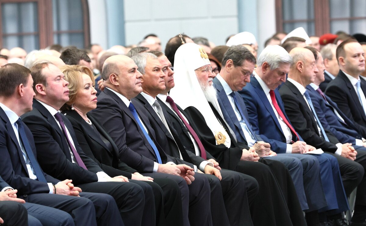Бояре-то слушают, слушают...