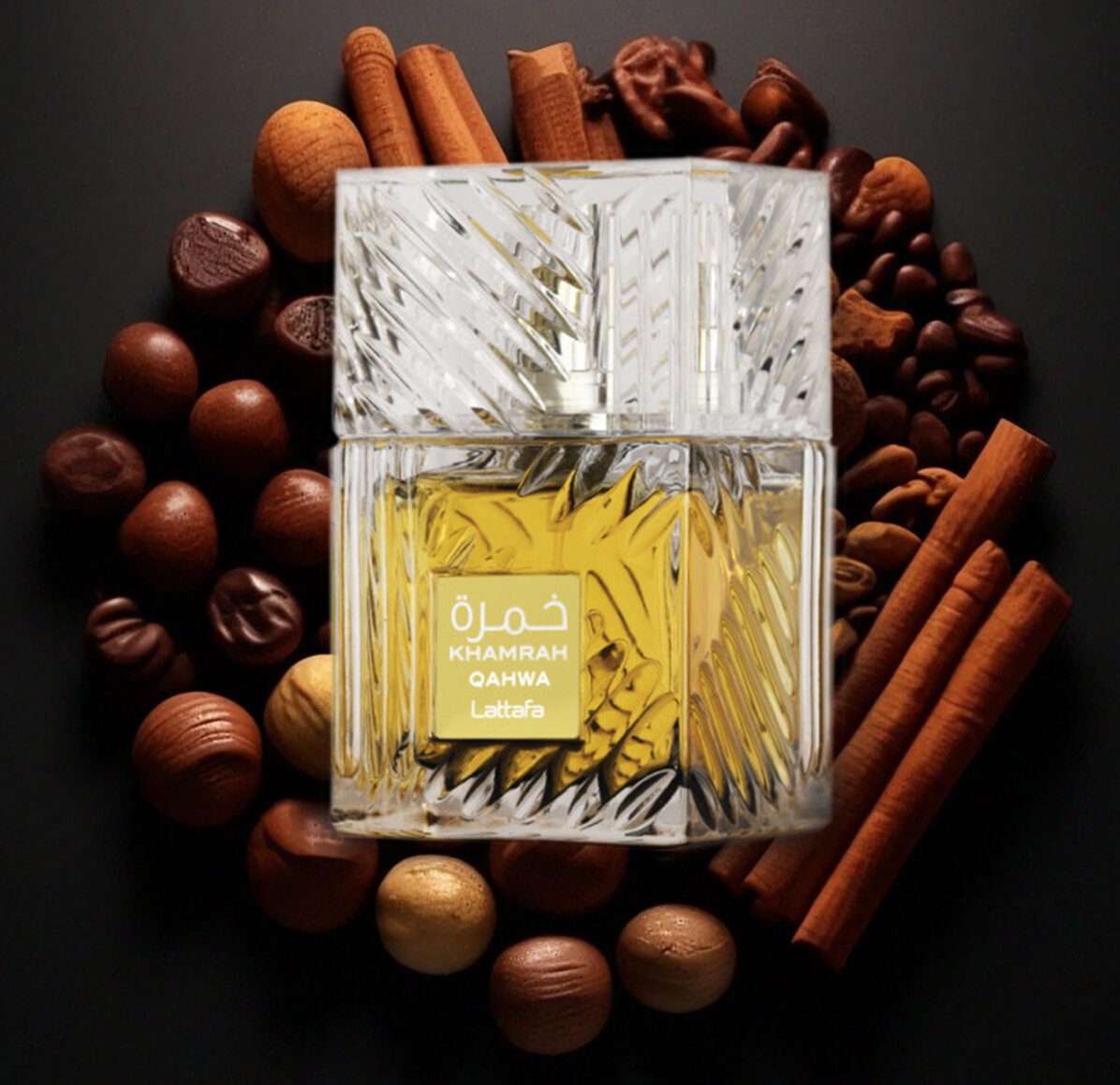 верхние ноты: корица, кардамон, имбирь средние ноты: пралине, засахаренные фрукты, белые цветы
базовые ноты: кофе, ваниль, бобы тонка, бензоин, мускус
выпущен в 2023 году